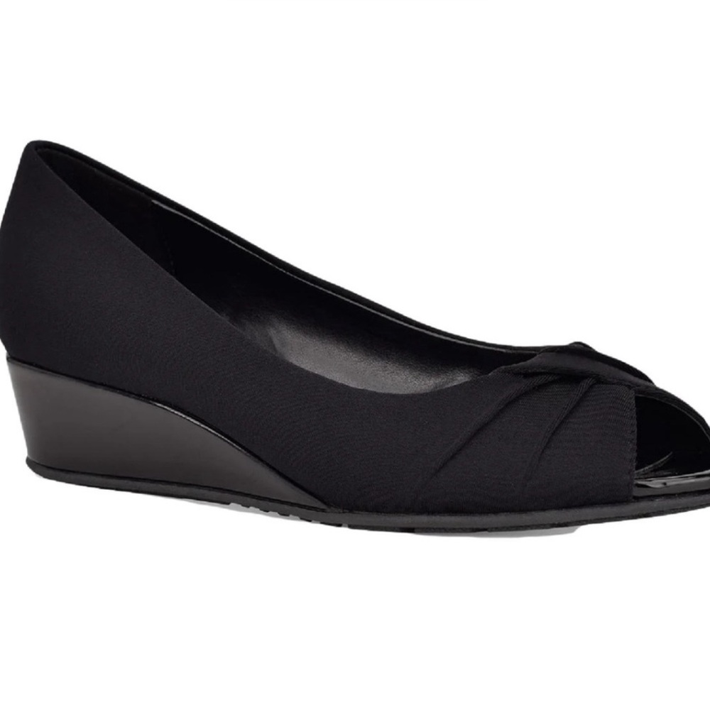 NWT Bandolino Womens Dark Blue Over Lapping Design Open Toe Wedge Shoe 9M